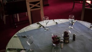 clear long-stem wine glass