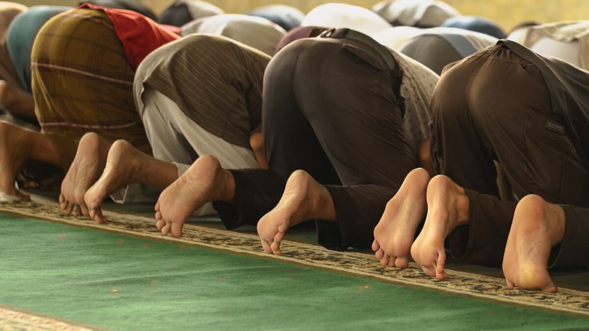 How to pray in a masjid
