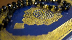 How to perform Iftar properly