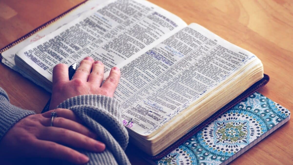 Benefits of reading Quran daily