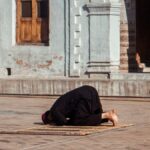 Benefits of praying Dhuhr